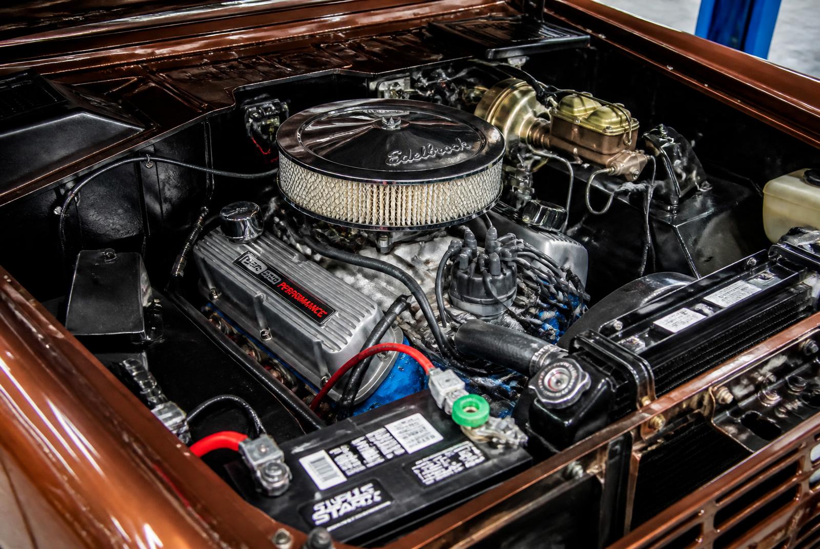 Rebuilt 302 V8 in the Bronco engine bay